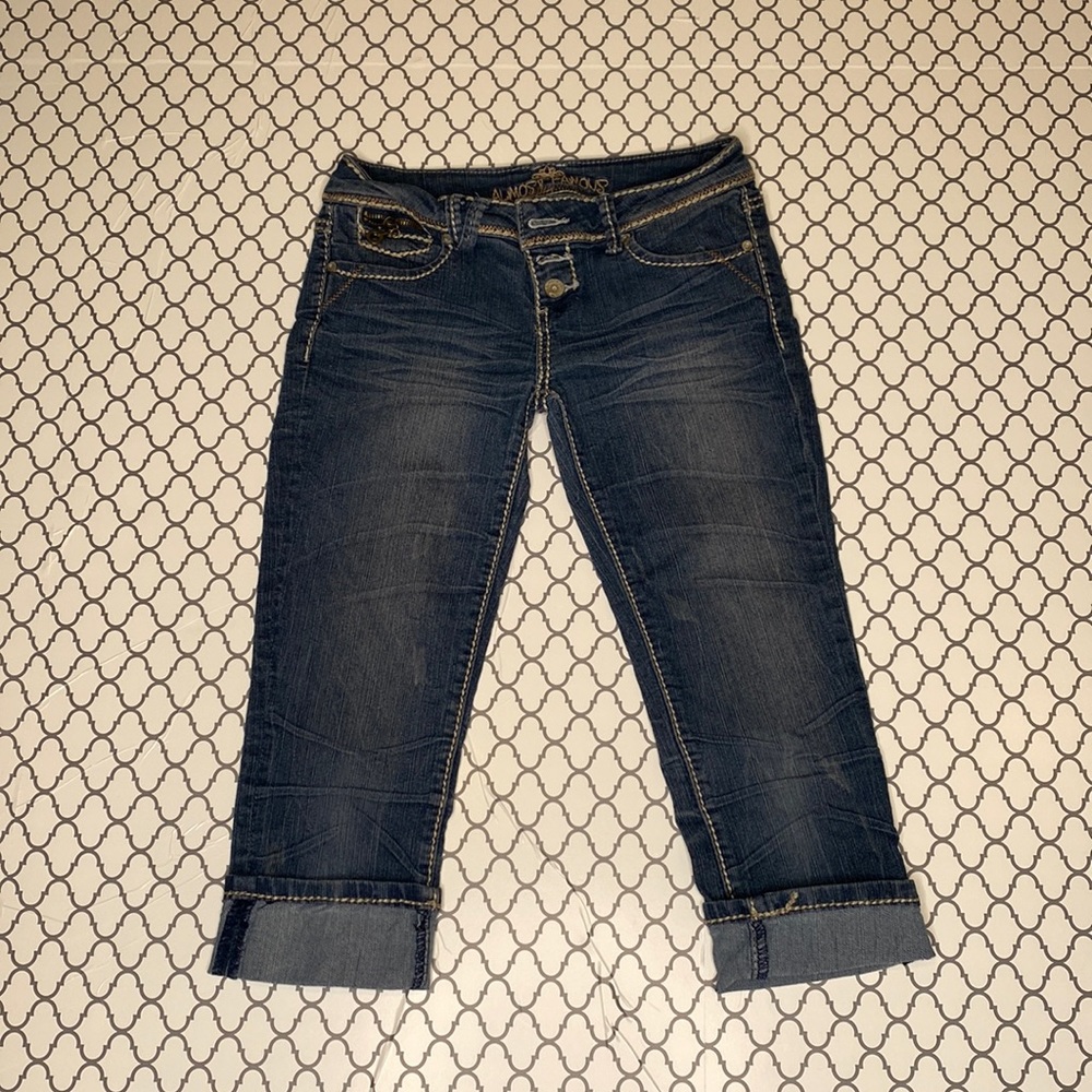 Almost Famous Capri jeans, size 3